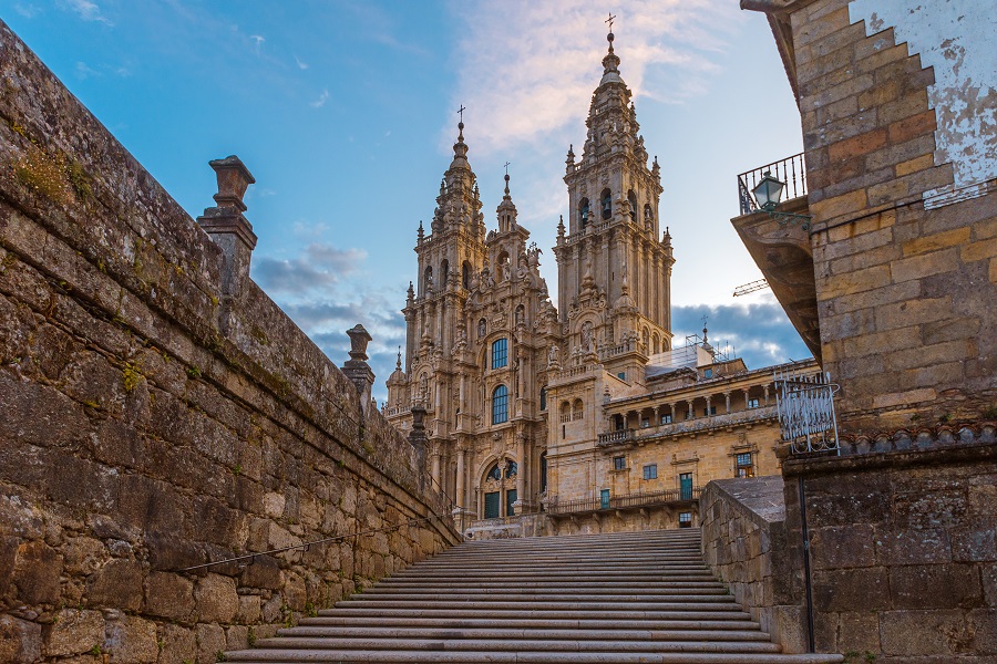 Santiago de Compostela_Catedral_shutterstock_1523460782