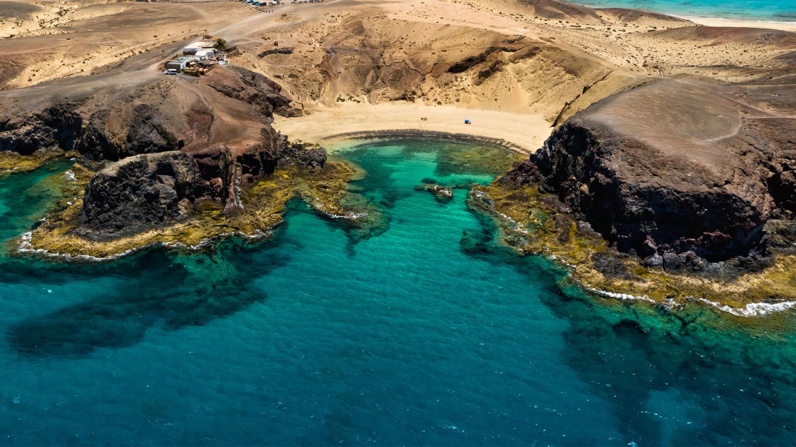 Praia Papagayo (foto Hola Islas Canarias)