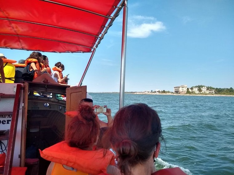 Navegar por mar chiquita, mar Ansenuza, Argentina (foto Cadena 3)