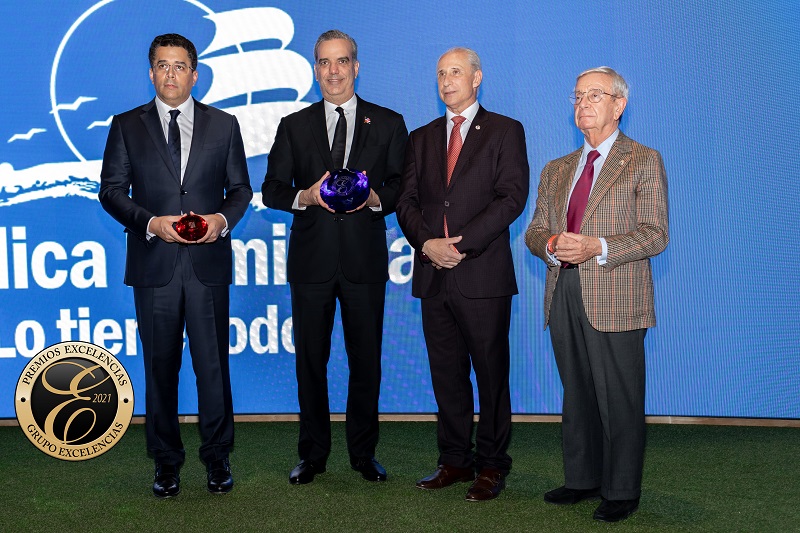 Premios Excelencias Reconocimiento al Presidente de República Dominicana y Premio CND al Ministro de Turismo