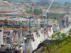 Autoridades de Panamá e Espanha analisam esta segunda-feira (6) o conflito em torno às obras do Canal