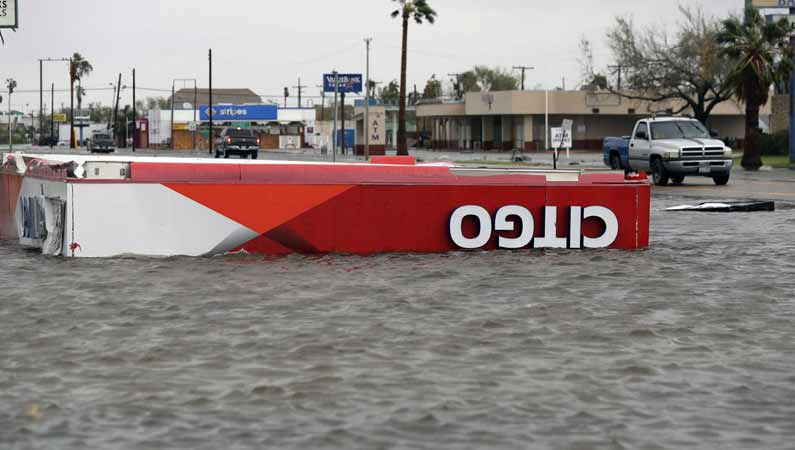 Mais de mil pessoas foram resgatadas de inundações em Houston