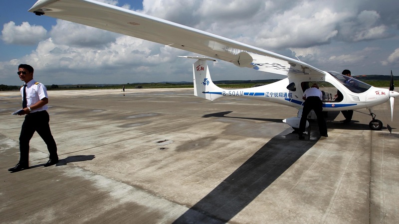 Versão avançada de primeiro avião elétrico de Chinesa realiza voo inaugural