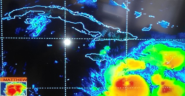 Matthew avança pelo Caribe como potente furacão