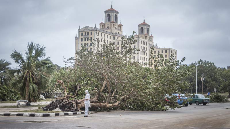 Havana começa a livrar-se dos destroços do Irma