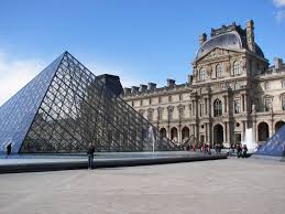 Louvre continua a ser o museu mais visitado com 9,3 milhões de visitantes em 2014