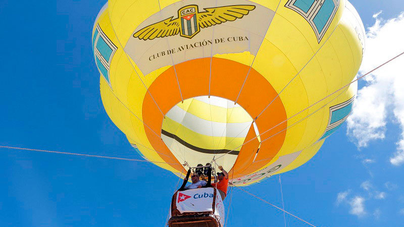 Primeiro voo de globo aerostático de turismo em Cuba