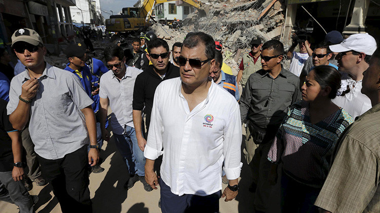 Rafael Correa dá ânimo ao Equador devastado pelo terremoto e elogia resposta    