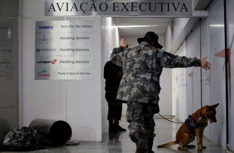 Intensificar as normas de segurança em aeroportos no Brasil