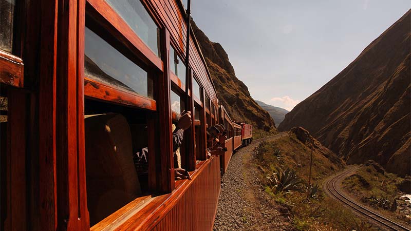 Equador apresenta seu trem na WTM Latin American