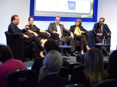 Os participantes na mesa redonda sobre wellness. De ezq. a direita, Steve Dunne, Stella Photi, John Bevan, Anne Biging e Franz Linser Tendências de wellness em WTM: crescimento imparável
