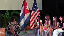 Michelle Obama dialoga com jovens sobre a educação em Cuba  